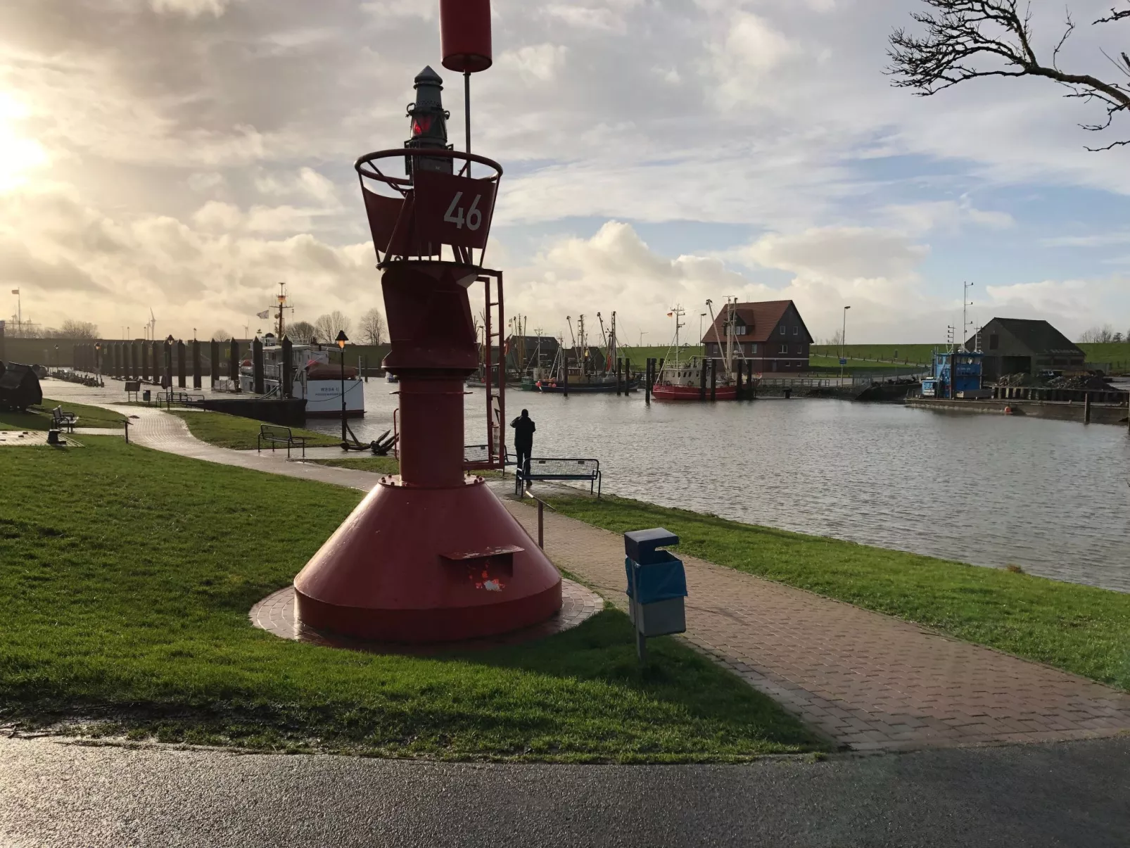 Nurdachhaus in Burhave mit Garten-Outside