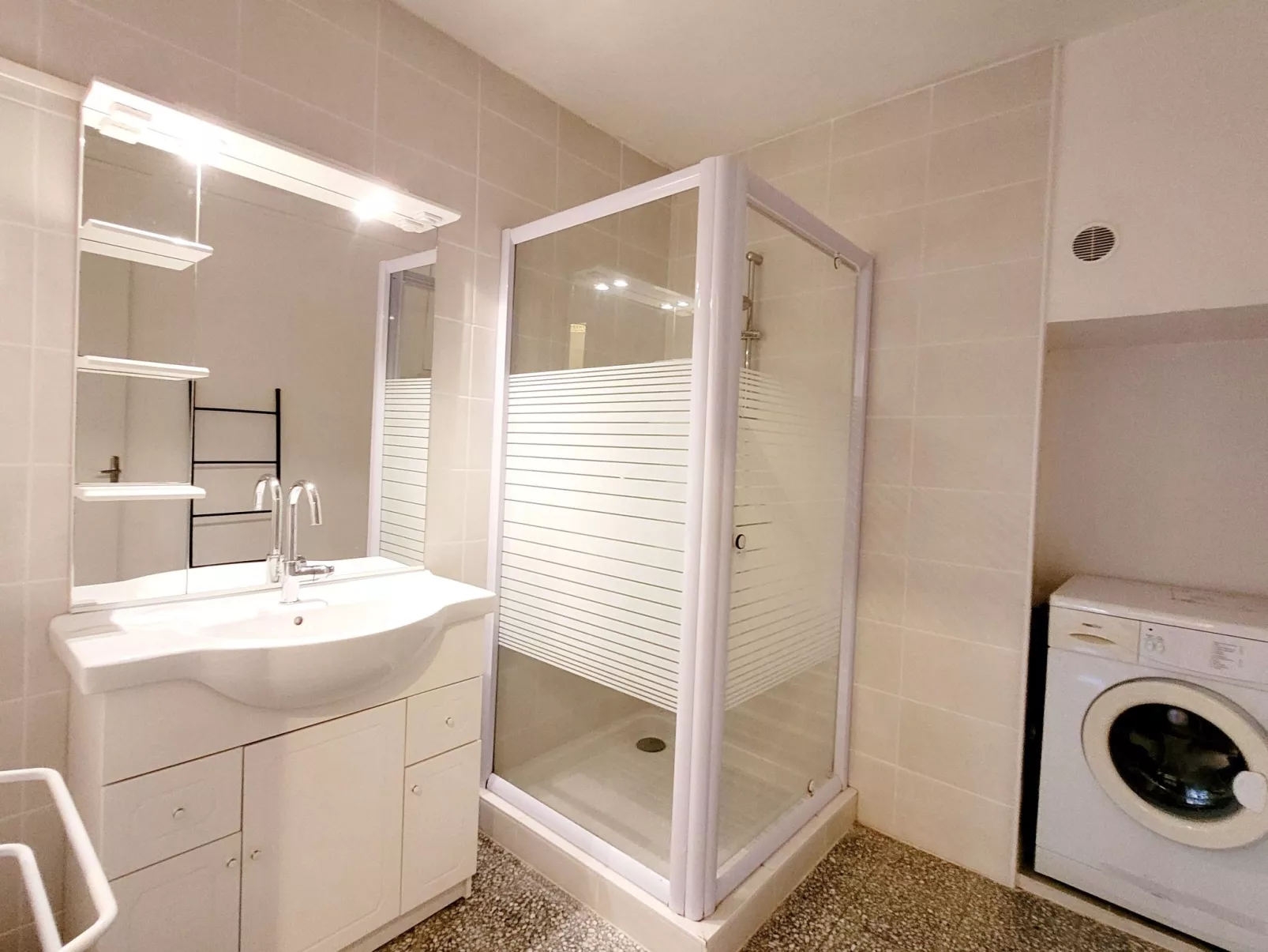 Angenehmes Ferienhaus für 5 Personen-Inside