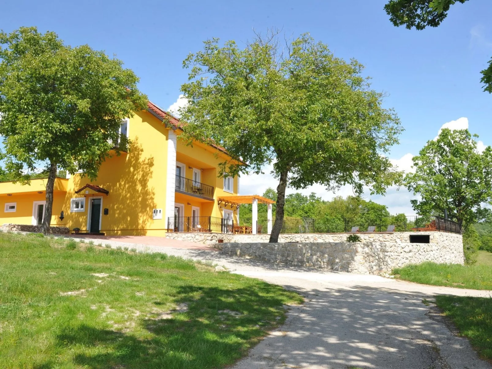 Alleinstehendes Ferienhaus mit Swimmingpool