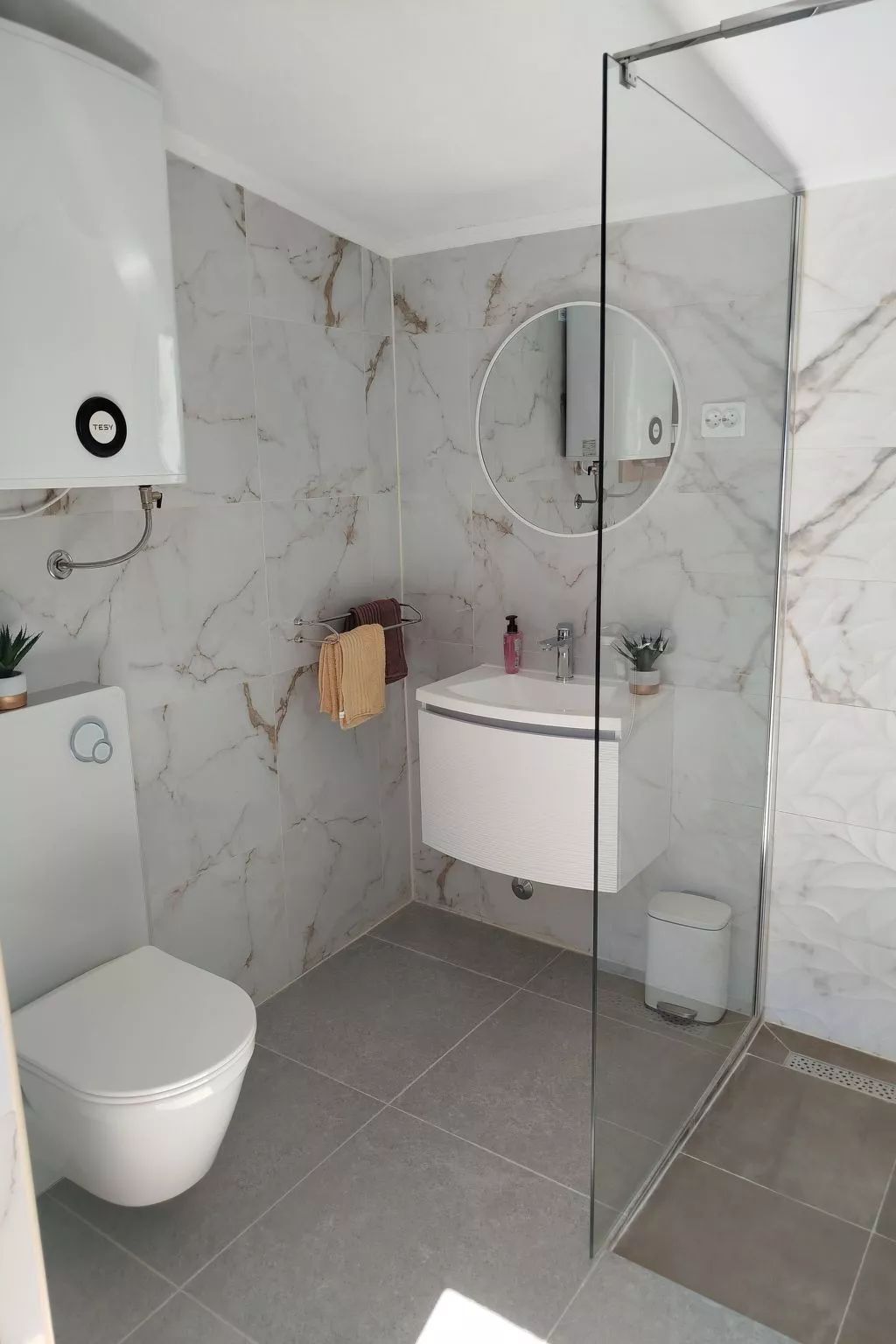 "Ferienhaus Luce" - privater Pool-Drinnen