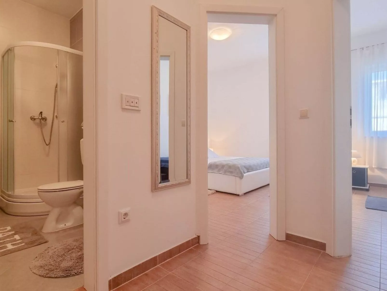 "Lea" mit Terrasse-Drinnen