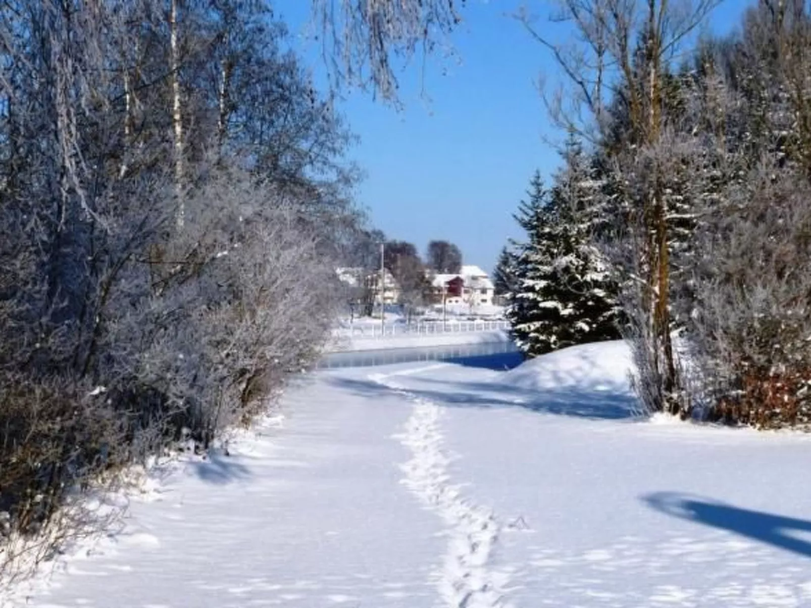 Haus mit  freier Fahrradnutzung und kleinem Boot-Dehors
