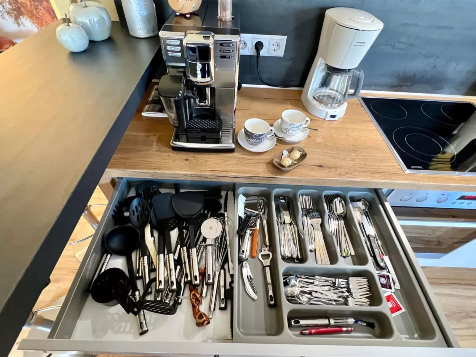 Moderne Wohnung mit Parkplatz und Rheinblick-Drinnen