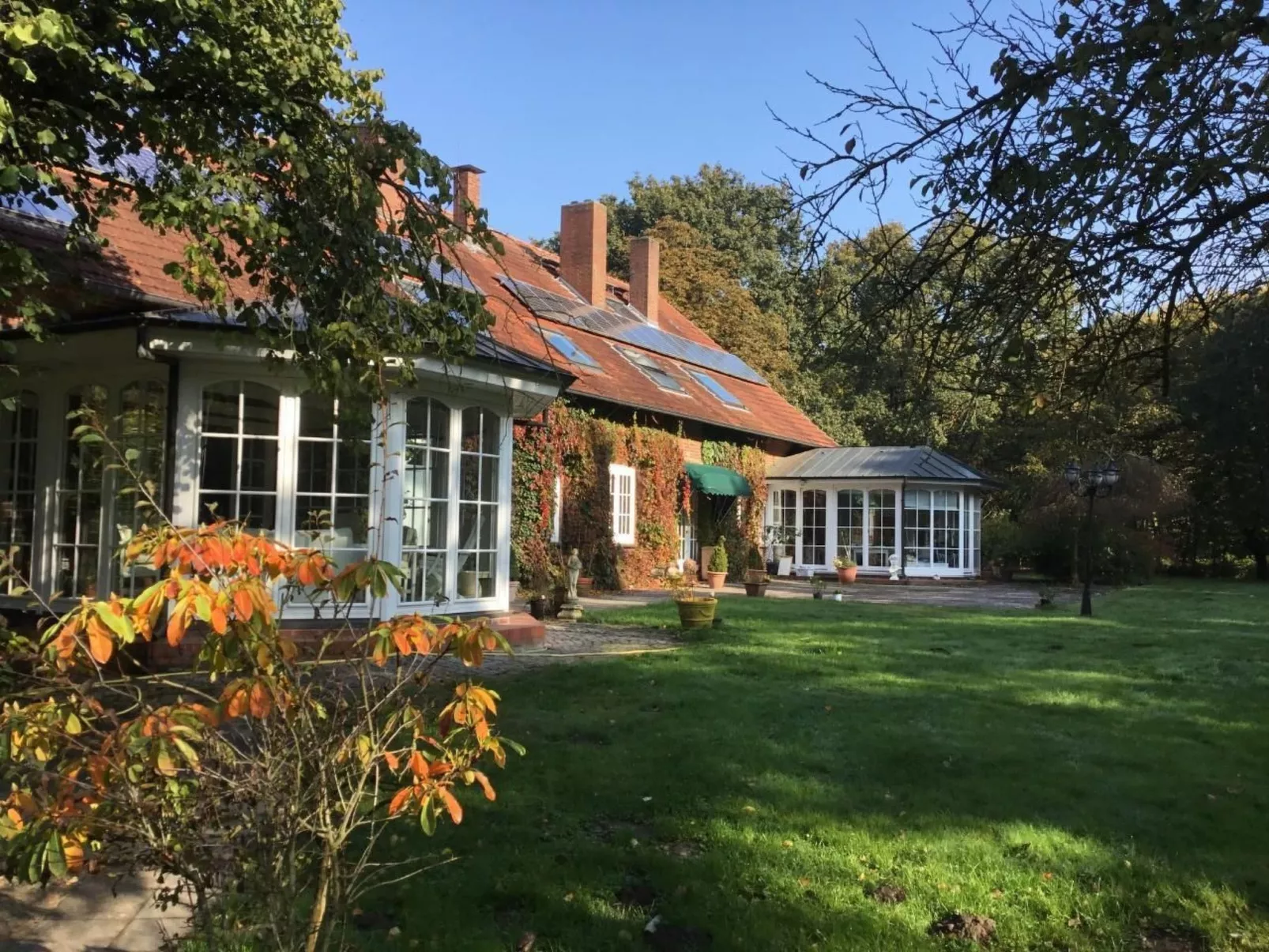 Landgut mit Blick auf das Wasser