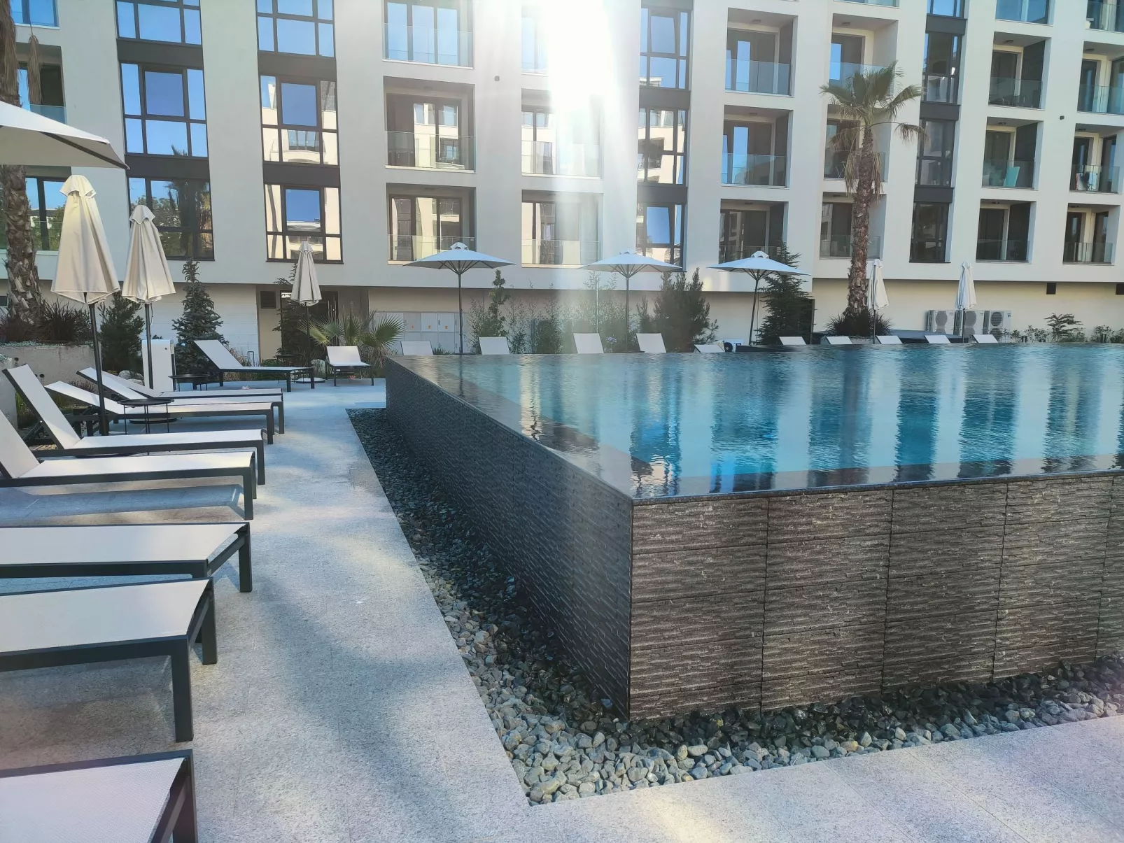 Studio "Allure Varna" mit Infinity-Pool-Draußen