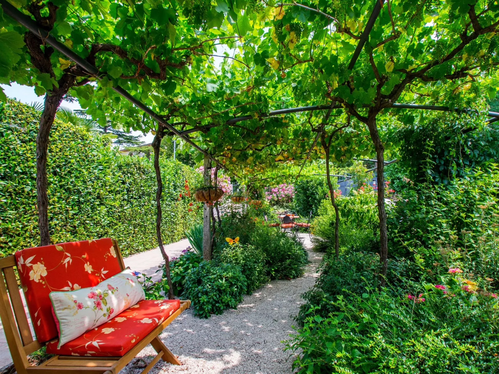 Schöne Villa mit Garten und Biodesign-Pool-Dehors