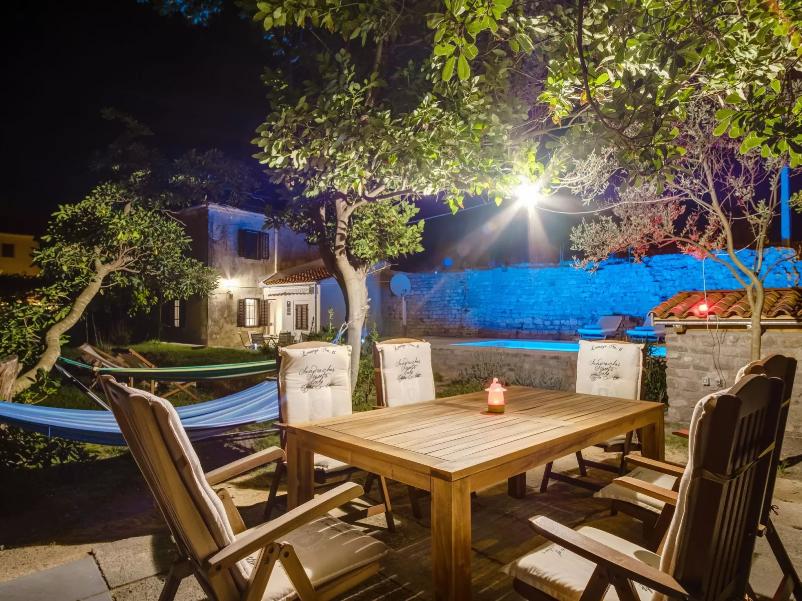 In Osor mit Privatem Pool