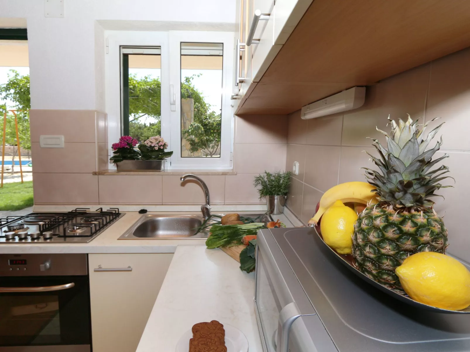 Freistehendes Ferienhaus in Duge Njive mit Privatem Pool-Inside