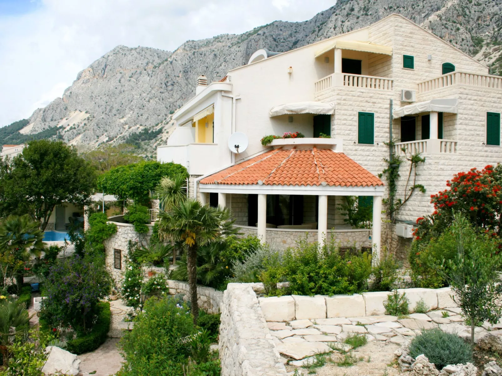 Villa Margitta mit Pool, Tennisplatz und Meerblick