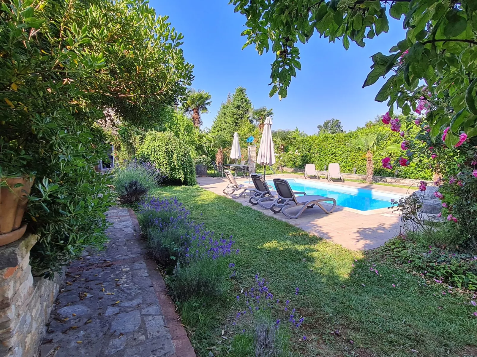 Ferienvilla Lucia mit Pool und eigenem Tennisplatz-Dehors