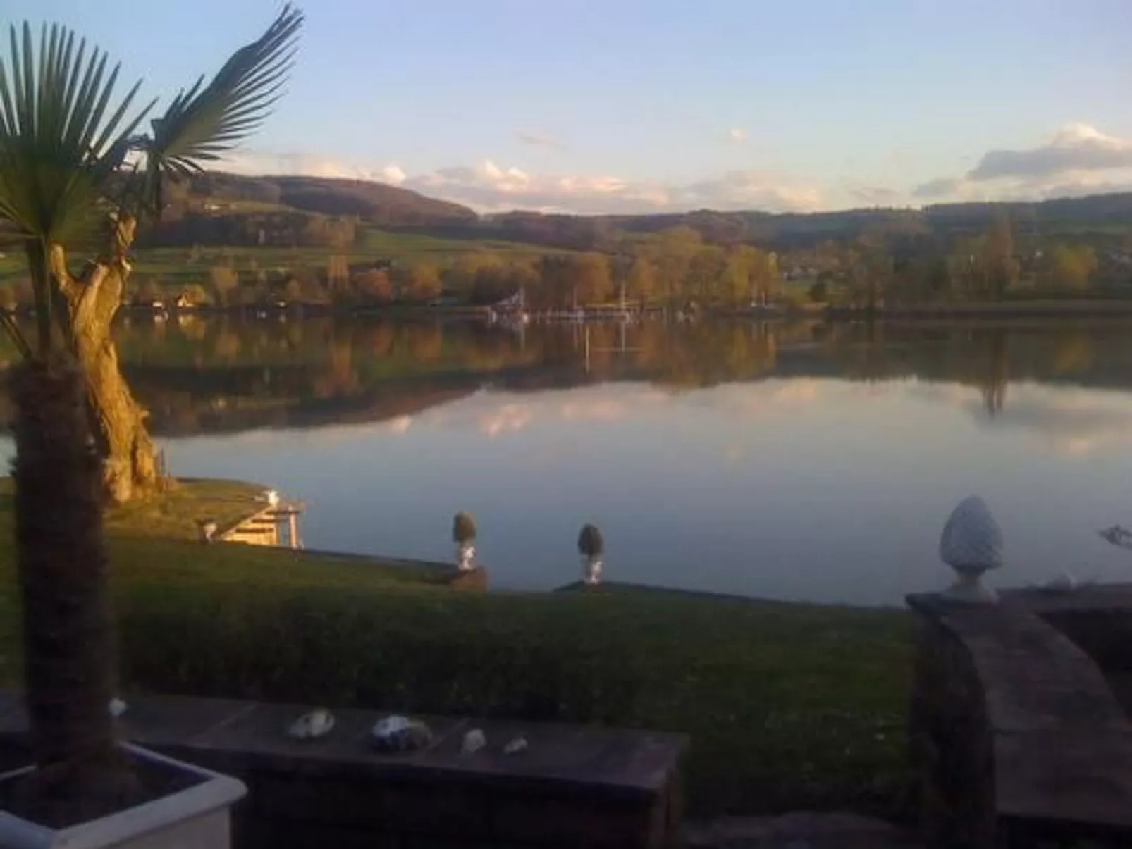 Haus am See mit direktem Seeanstoss