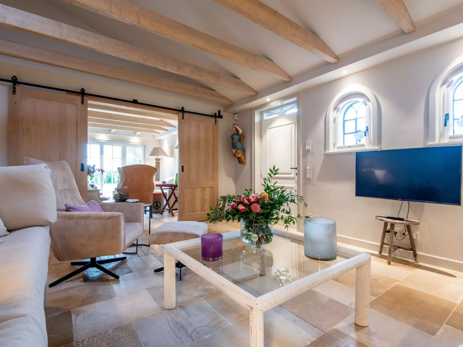 In Großmorsum mit Terrasse und Grill-Dedans