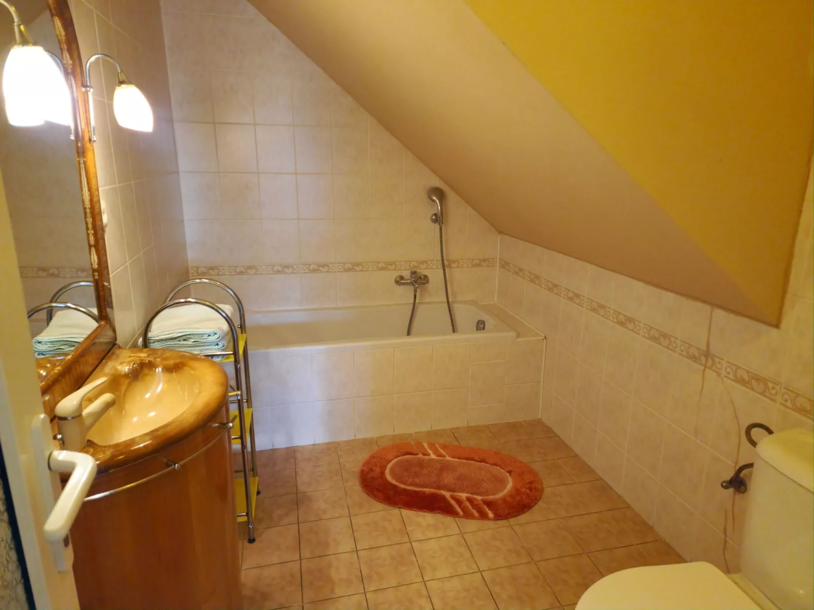 Mit Garten und Pools