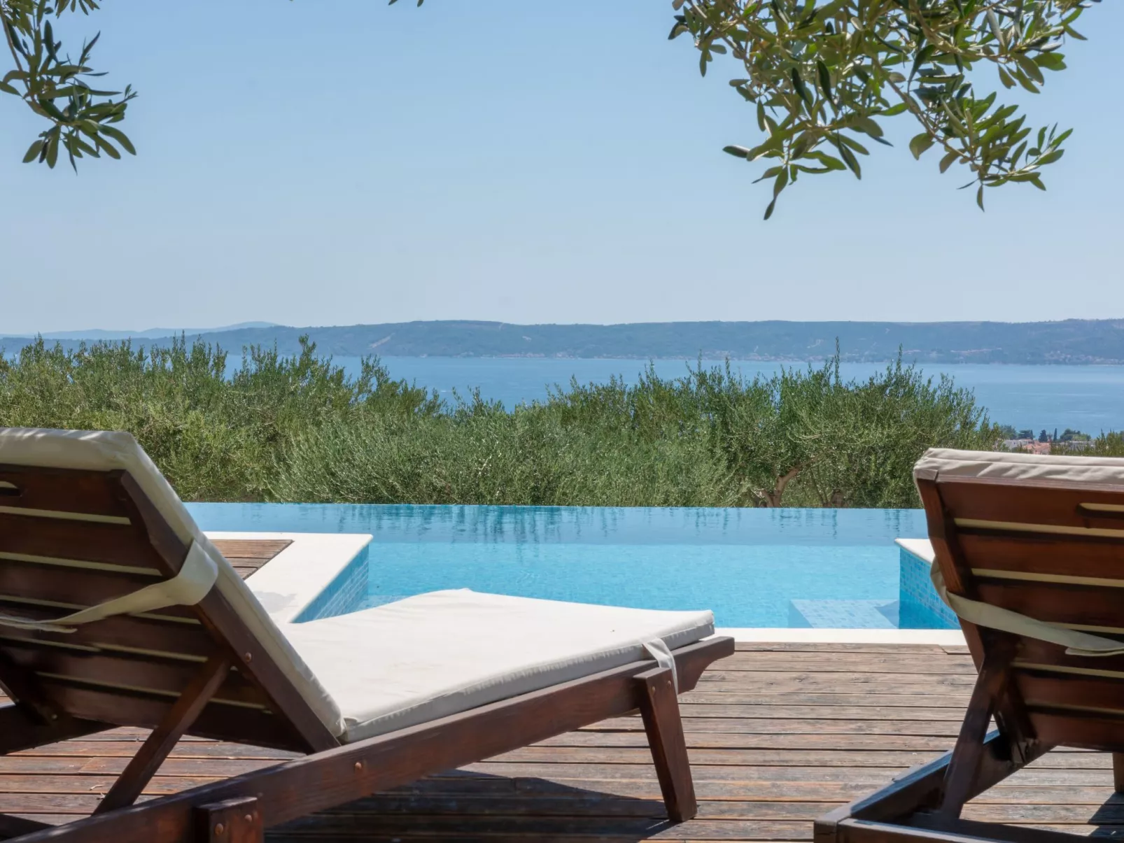 Haus für 9 Personen und 1 Kind in Kastel Luksic-Draußen