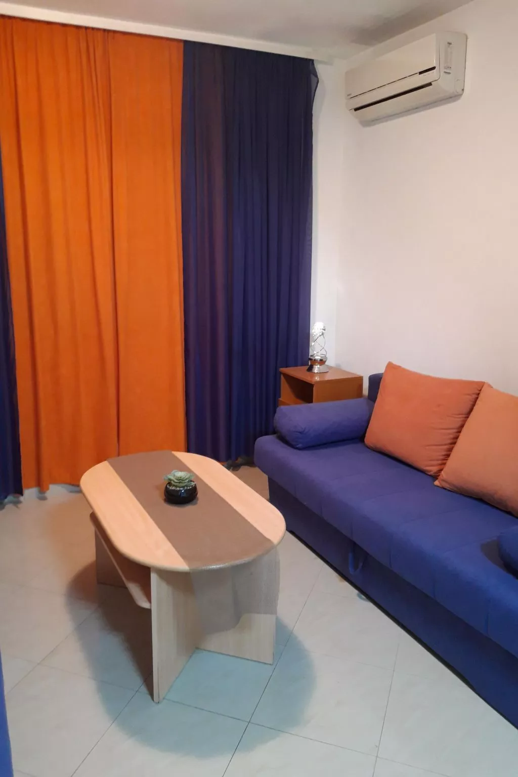 Mit Blick auf das Wasser-Inside