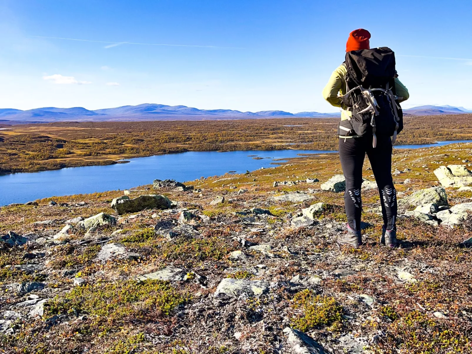 Gemütliches Blockhaus mit Kamin im Oviksfjäll-Draußen