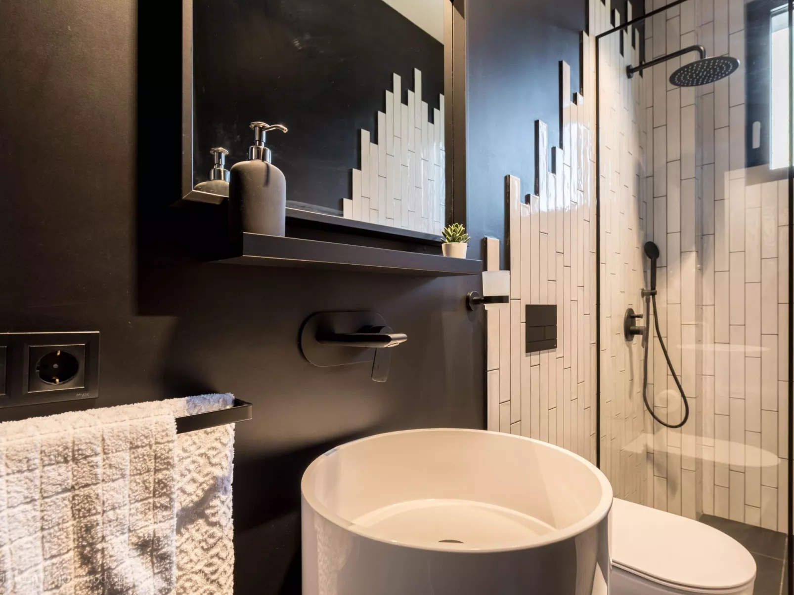 Exklusive Villa mit Swimmingpool und Whirlpool-Drinnen