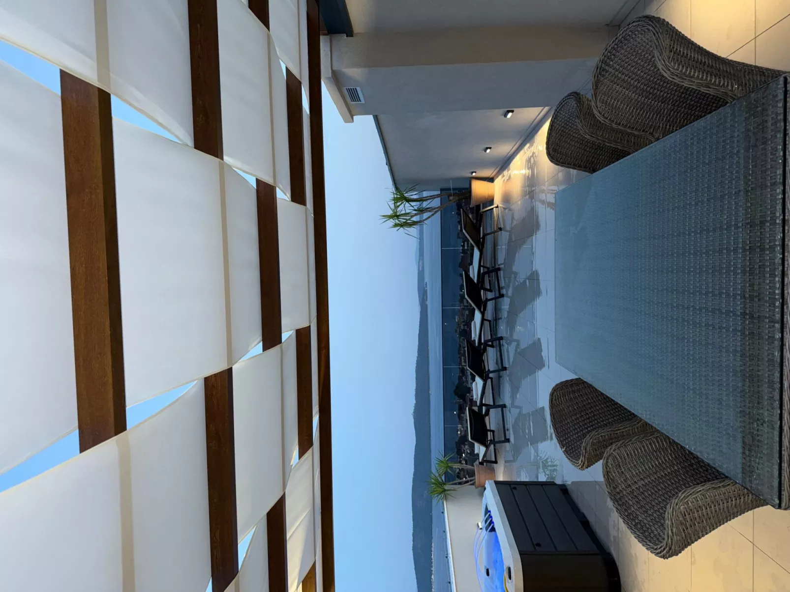 "Magnificent Lux View"-Inside