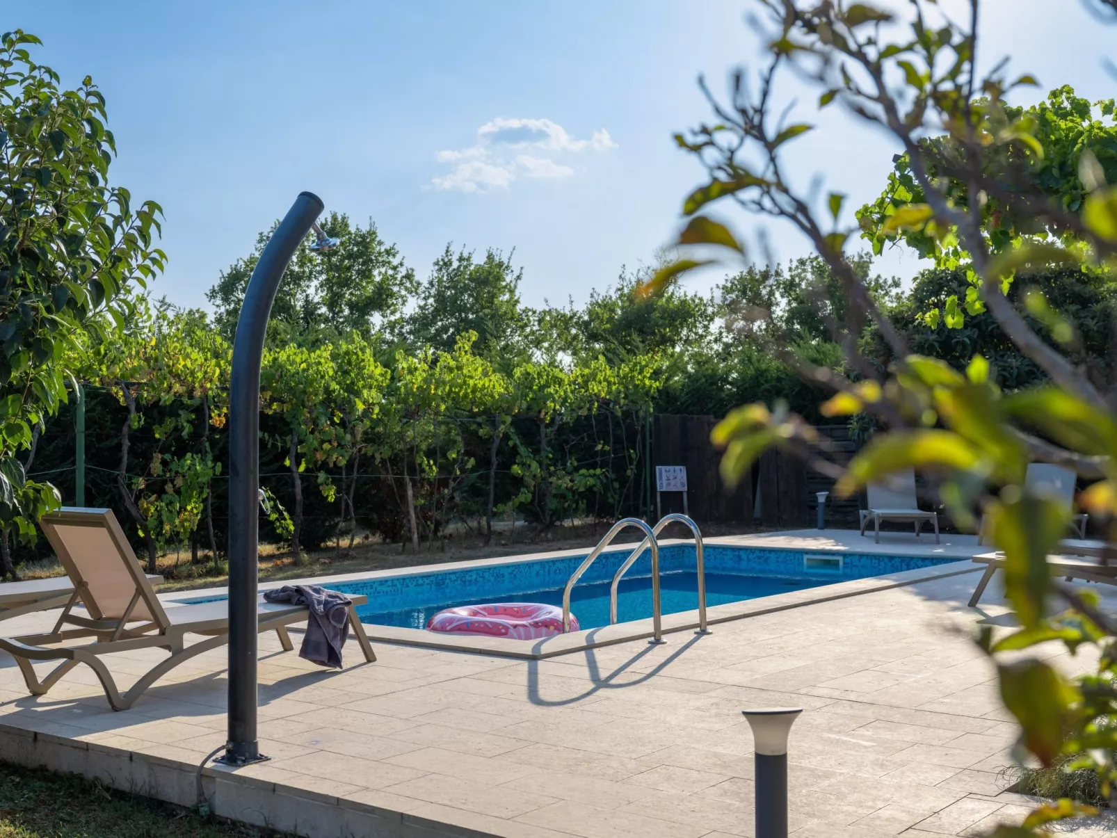 Attraktive Wohnung mit privatem Pool