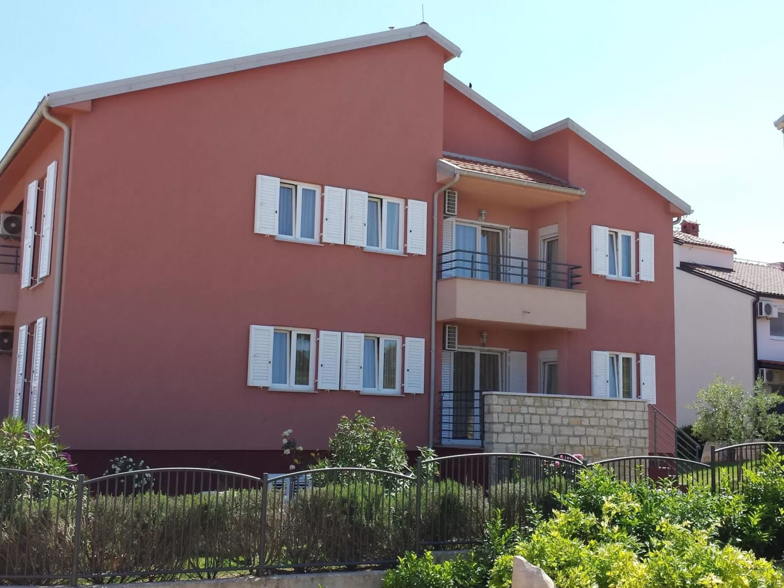 "Villa Pinta" mit Blick auf das Wasser