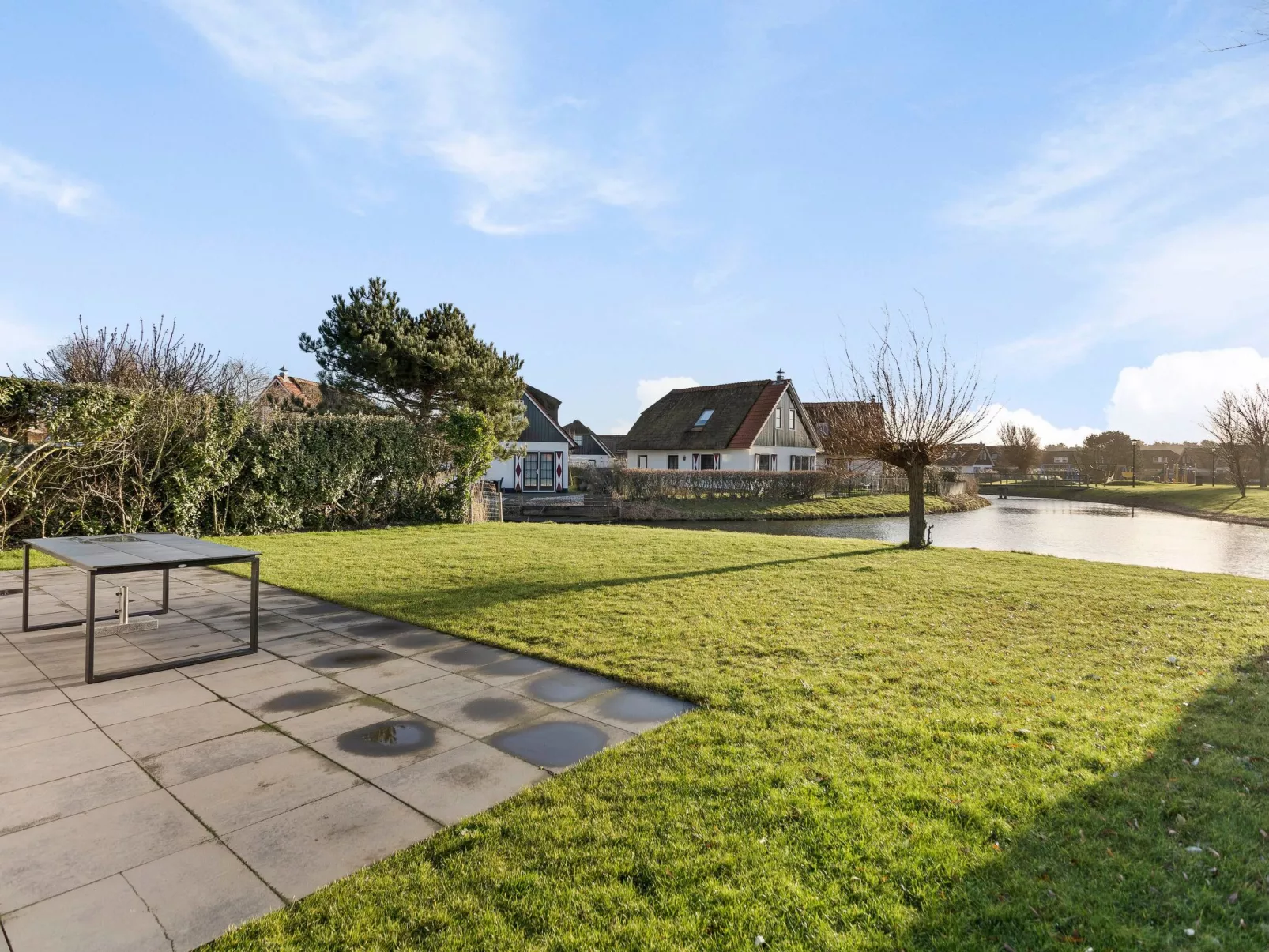 Villa Vermeer-Outside