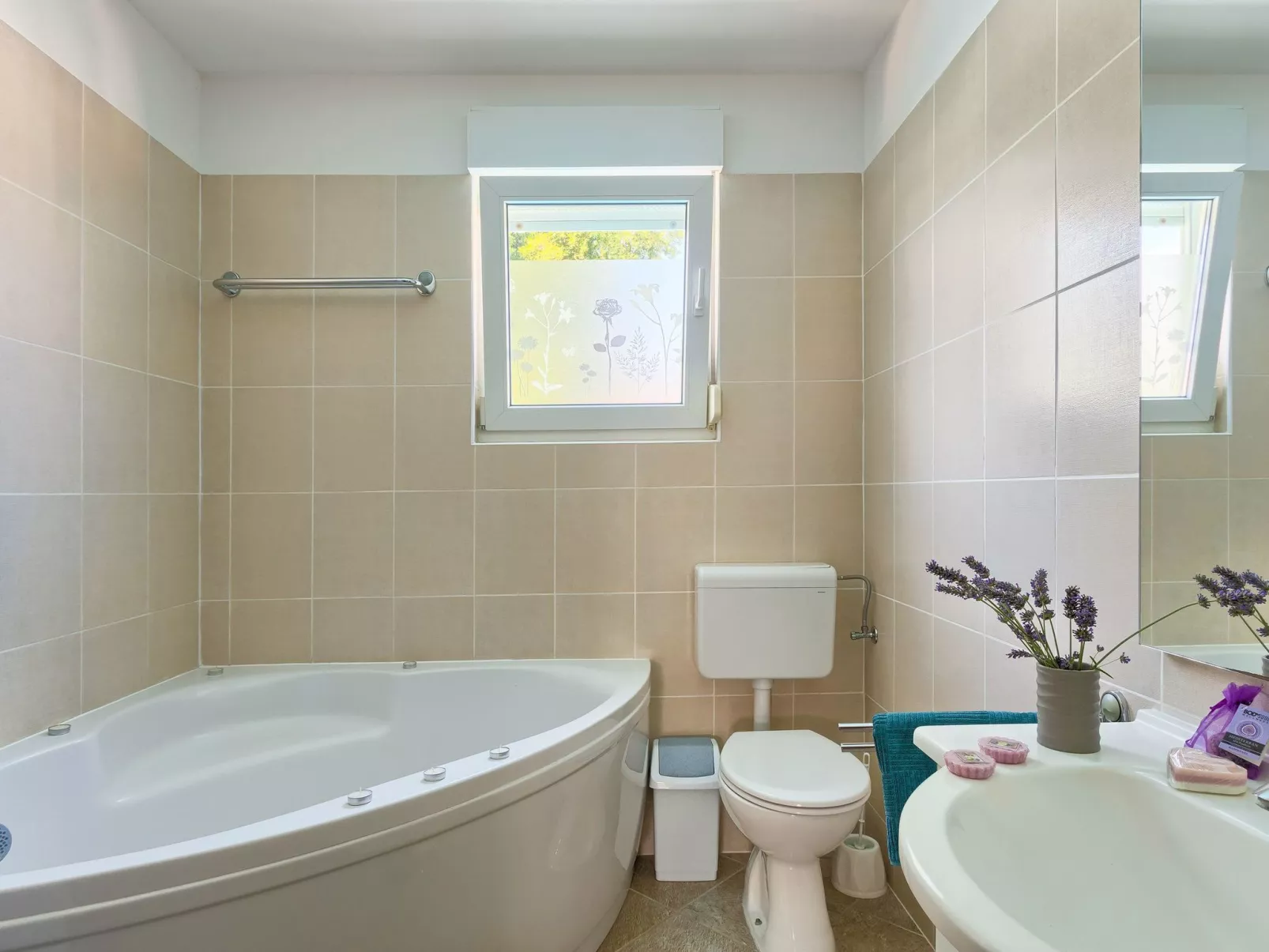 Haus Daniela mit überdachter Terrasse und Pool