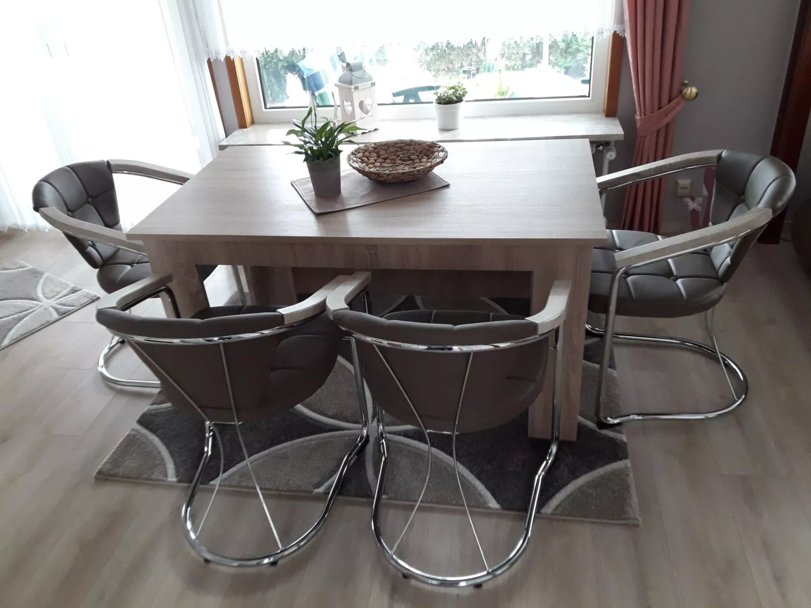 Mit Garten, Grill und Terrasse-Inside