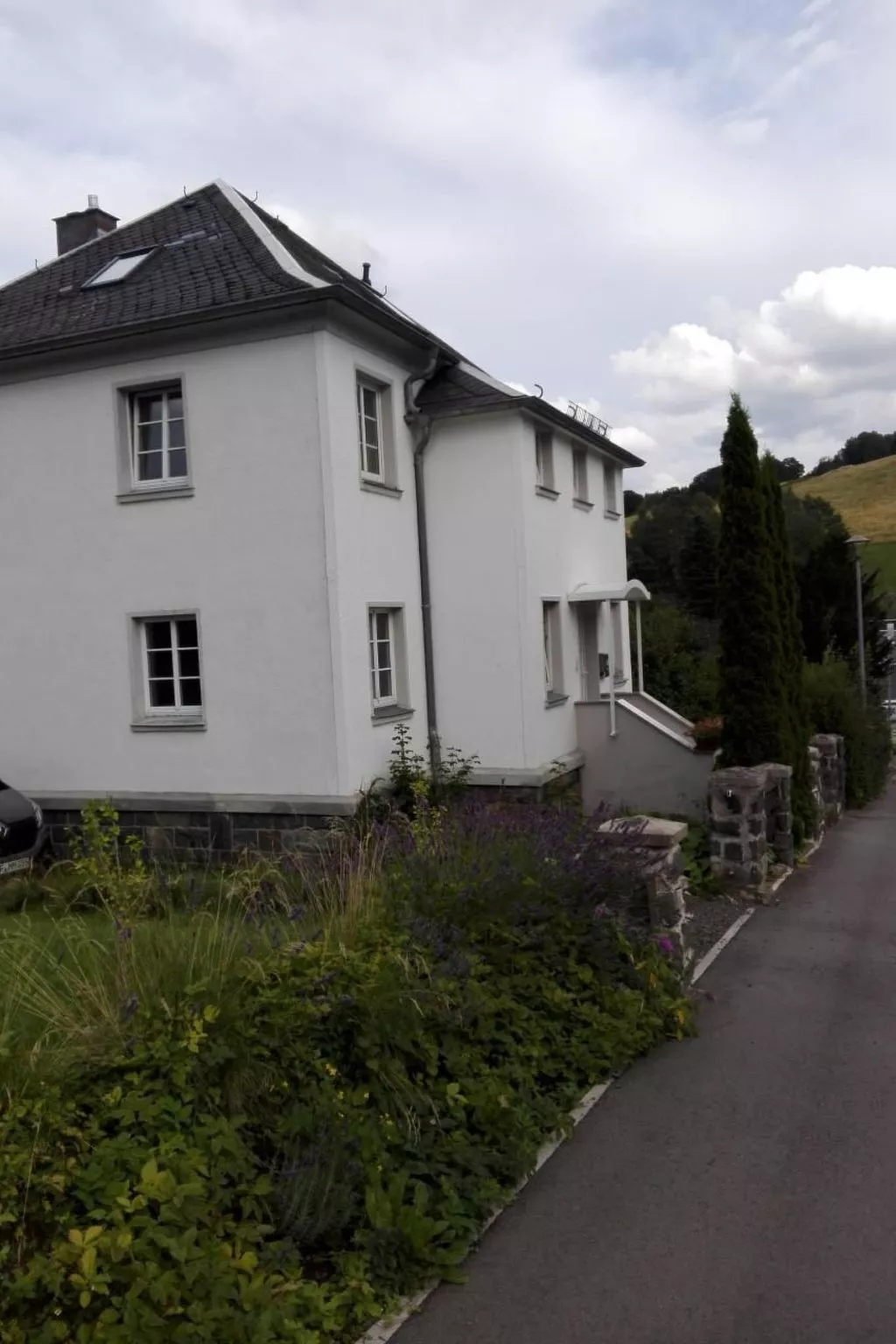 Im Thüringer Wald mit Grill und Garten-Outside