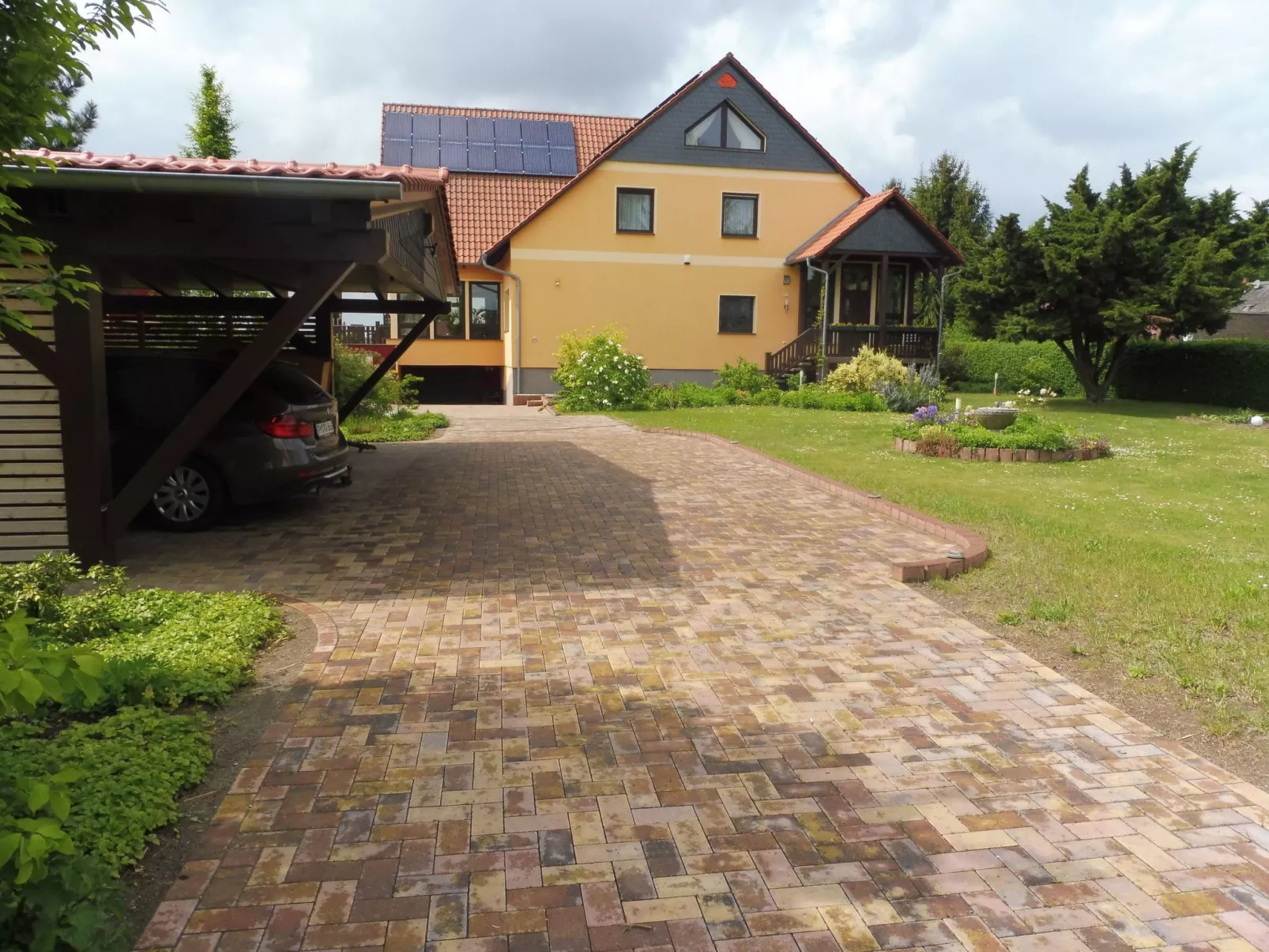 Mit Blick auf das Wasser