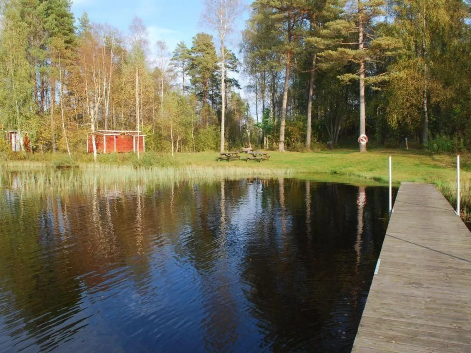Idyllisch gelegenes, ebenerdiges Haus mit Terrasse