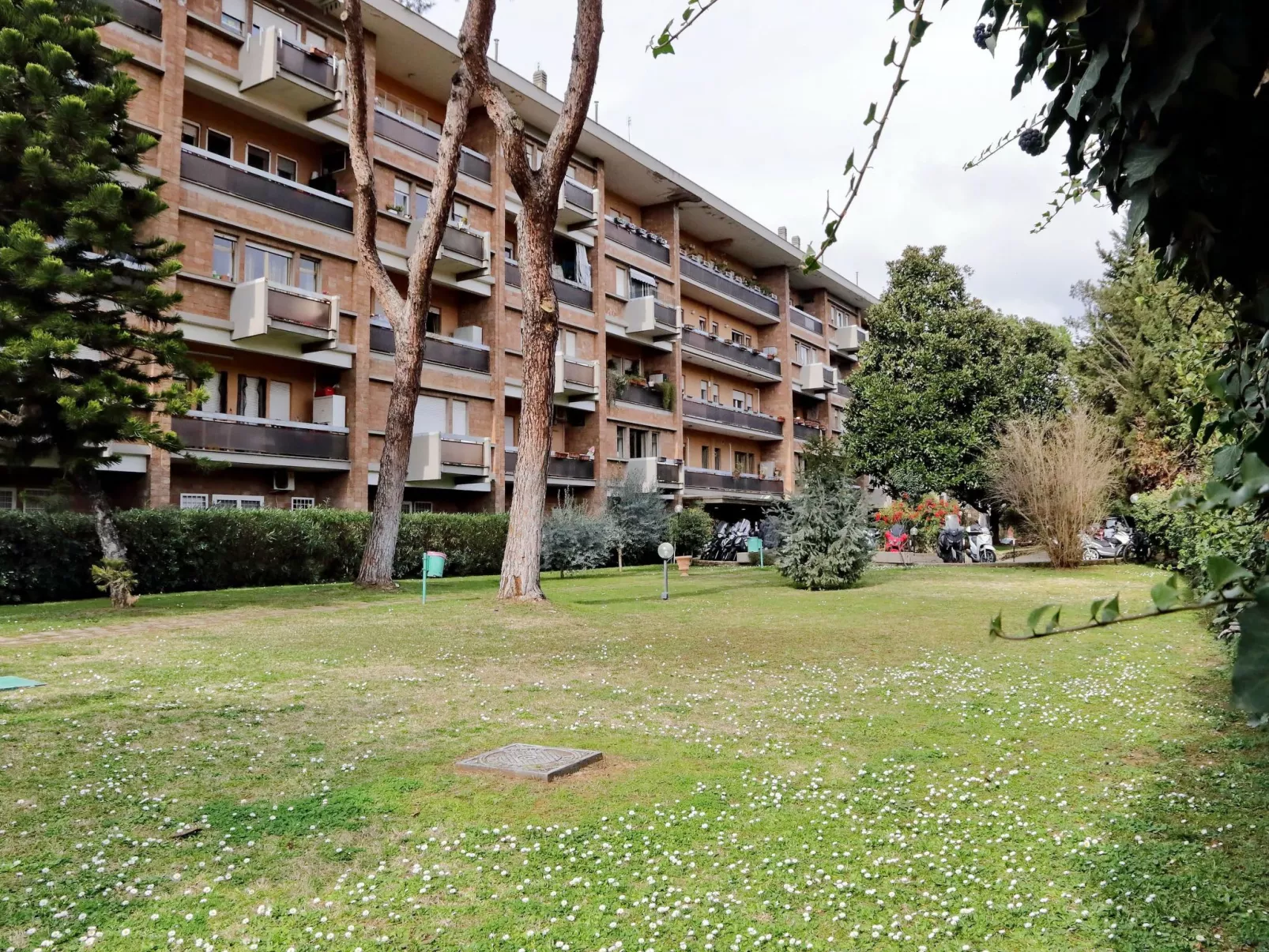 Rome Aurelia Terrace close to St Peter's Square Free Parking and Pool-Draußen