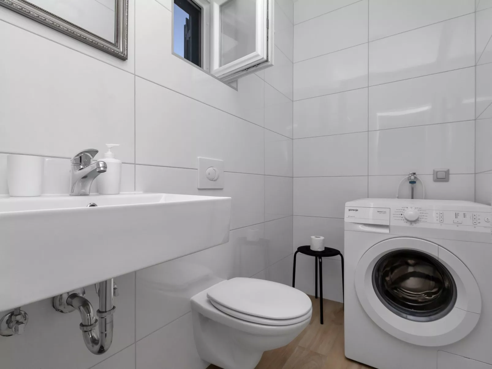 Alleinstehendes Ferienhaus mit Pool und drei Sch-Inside