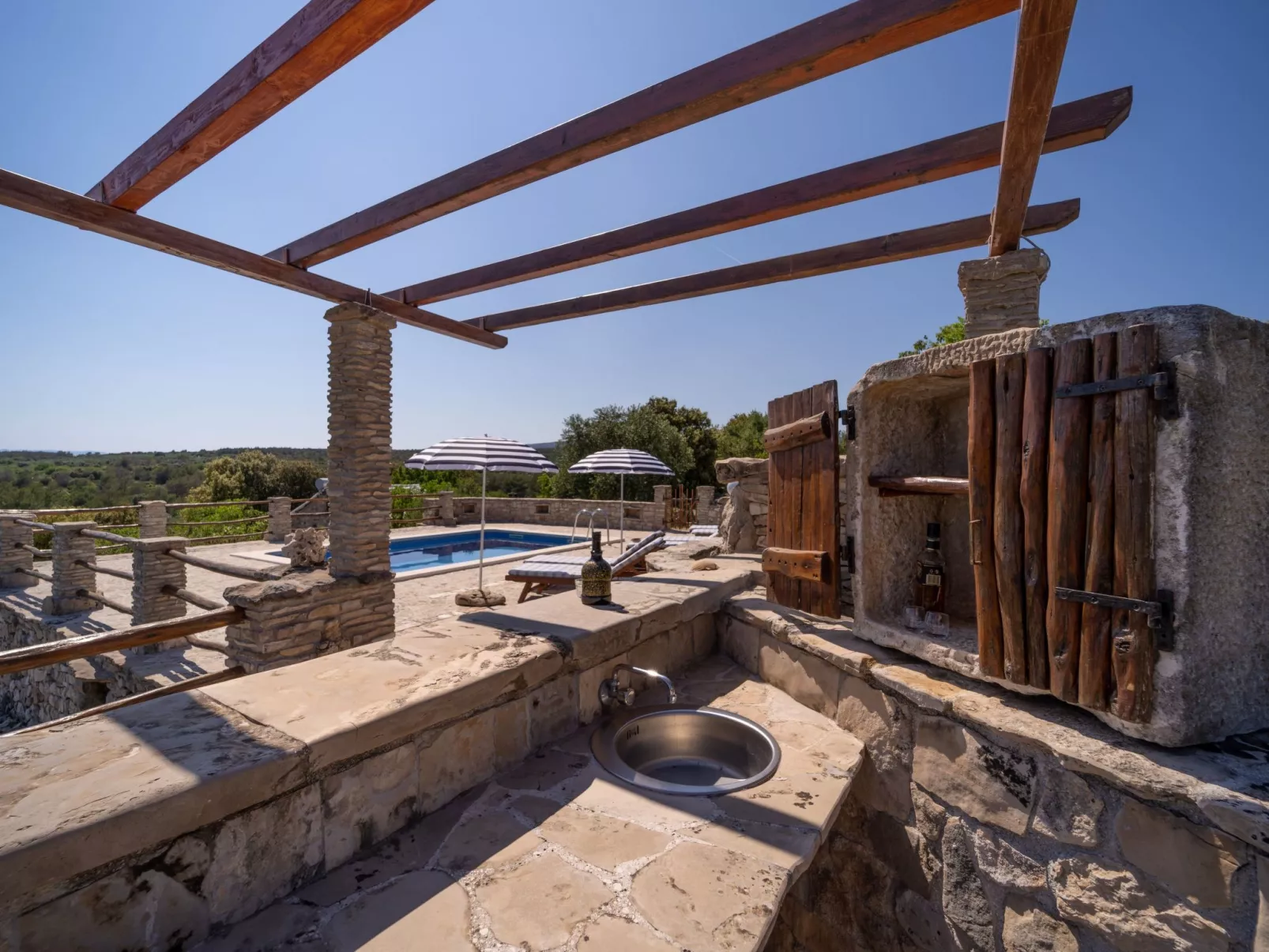 Ranch Visoka in Selca mit Panoramablick aufs Meer-Draußen