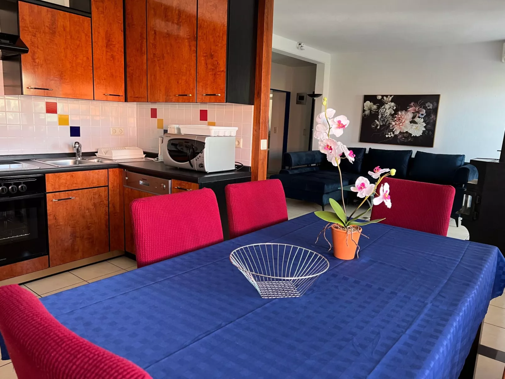 Für sechs Personen mit Terrasse im Erdgeschoss gelegen-Inside