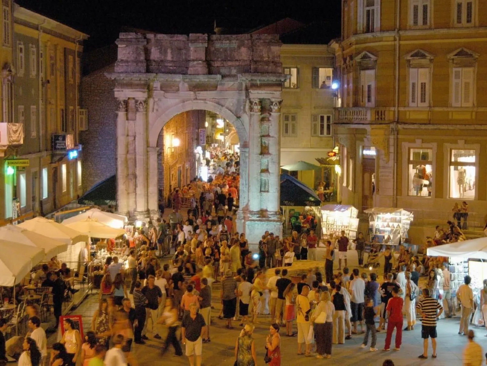 "Jela" mit Terrasse-Outside