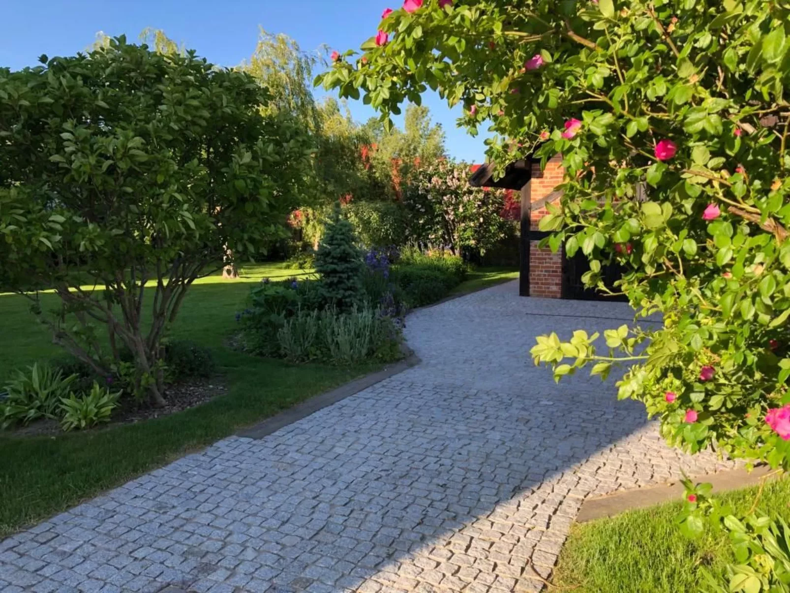 In Gąski mit Gepflegtem Garten