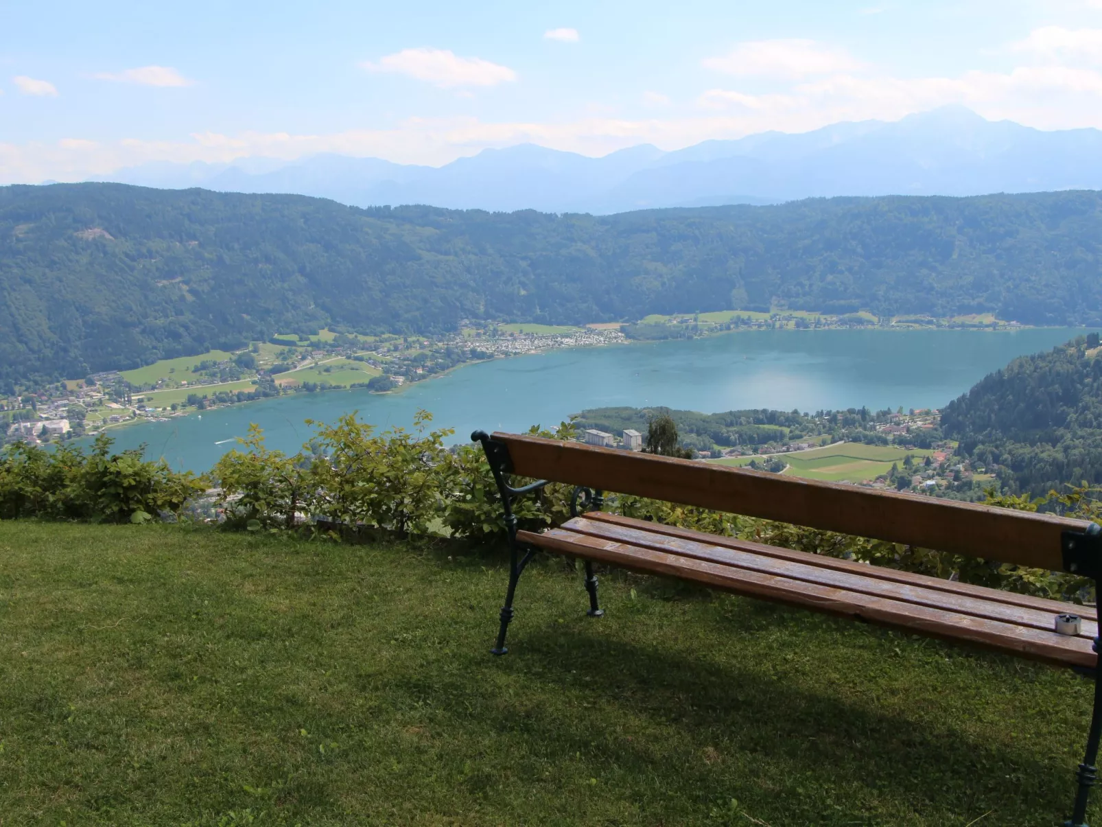 Appartement mit herrlichem Berg- und Seeblick-Outside
