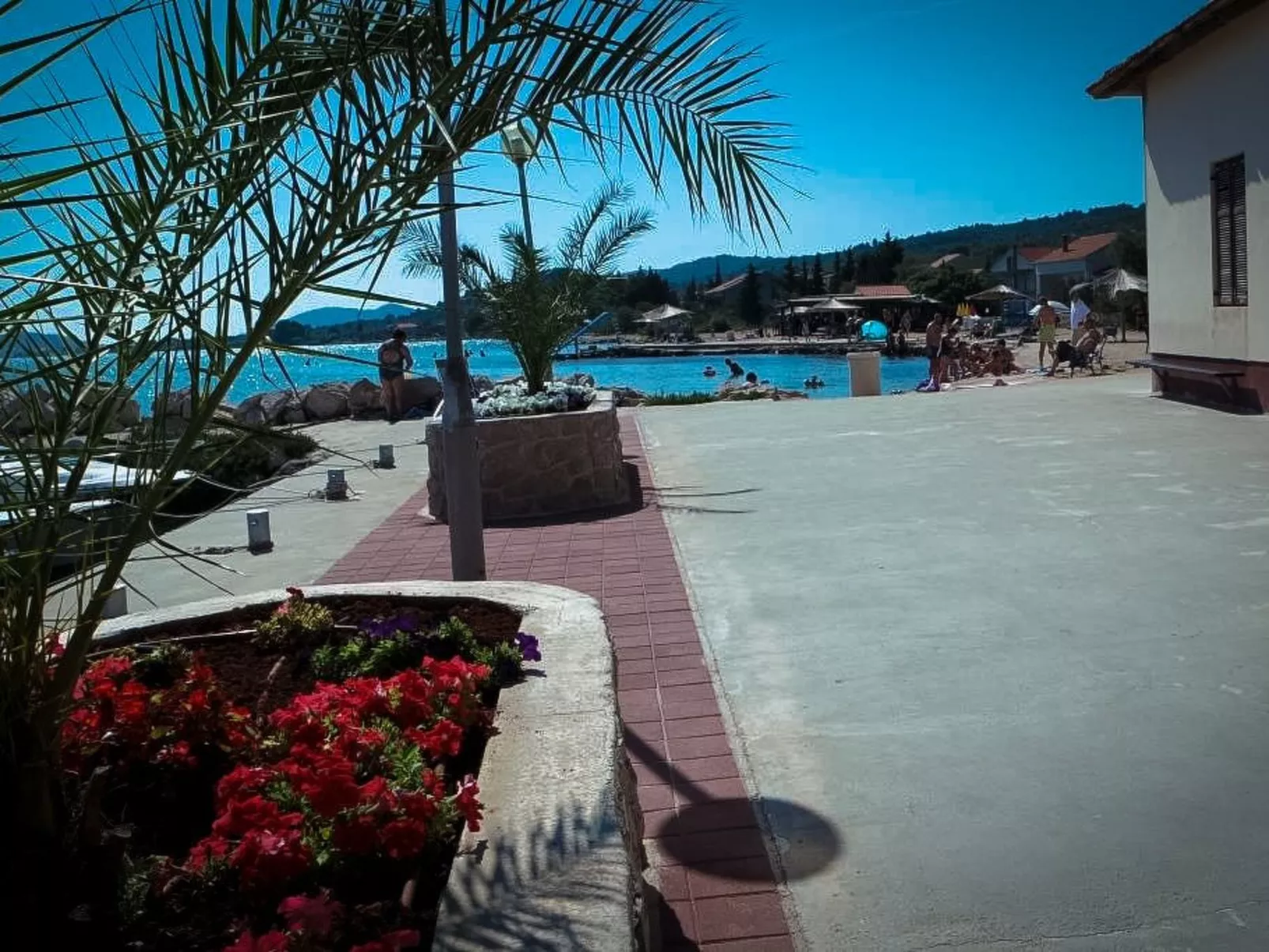 Für vier Personen mit Balkon im ersten Obergeschoss gelegen-Outside