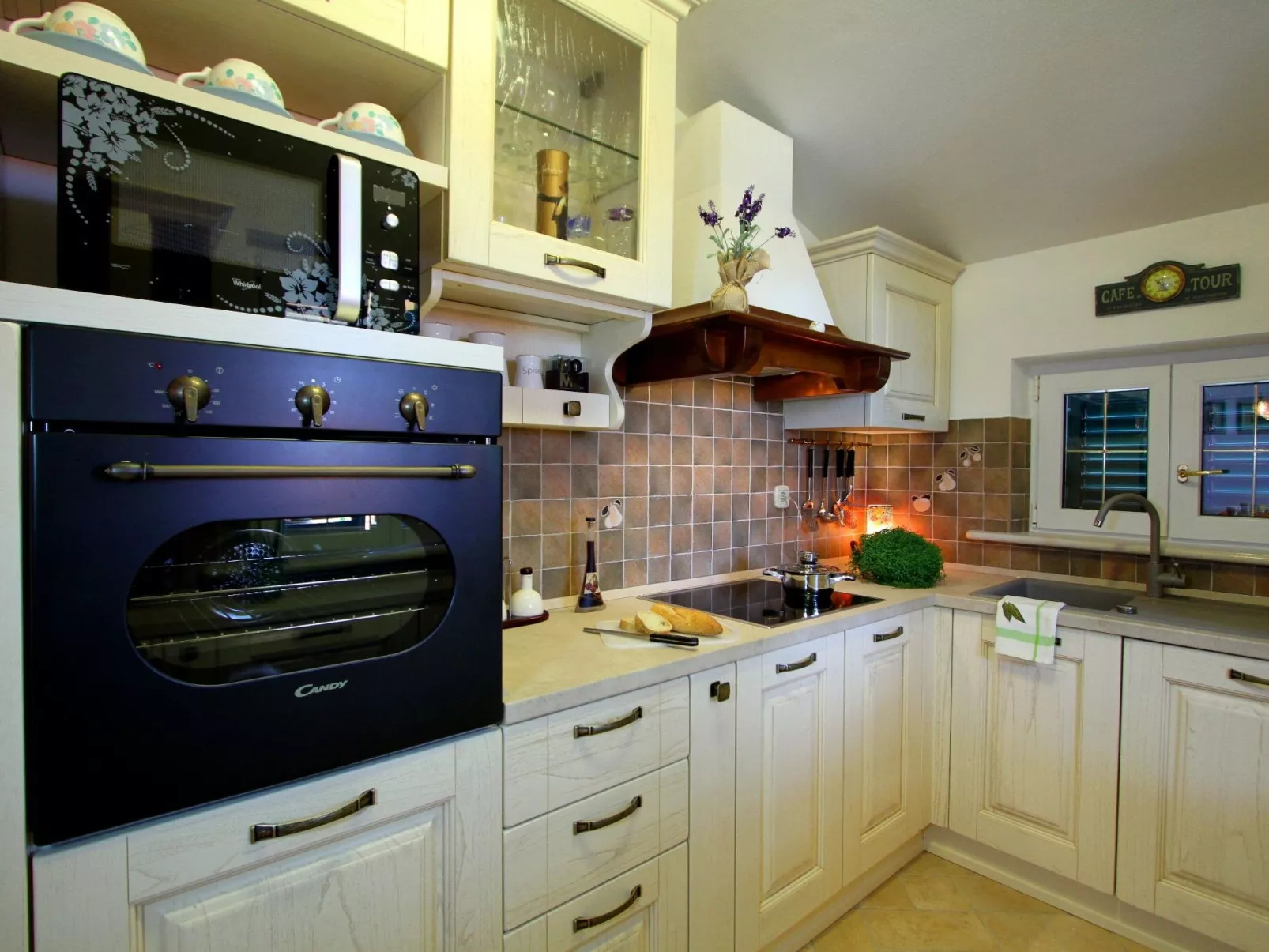 Exklusive Wohnung in Bol mit privatem Parkplatz-Drinnen