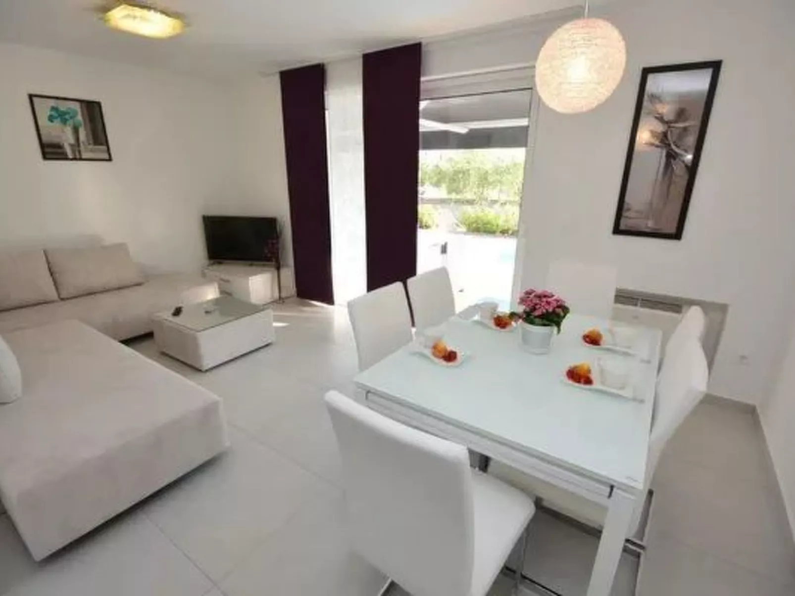 1 mit Schwimmbad und Garten