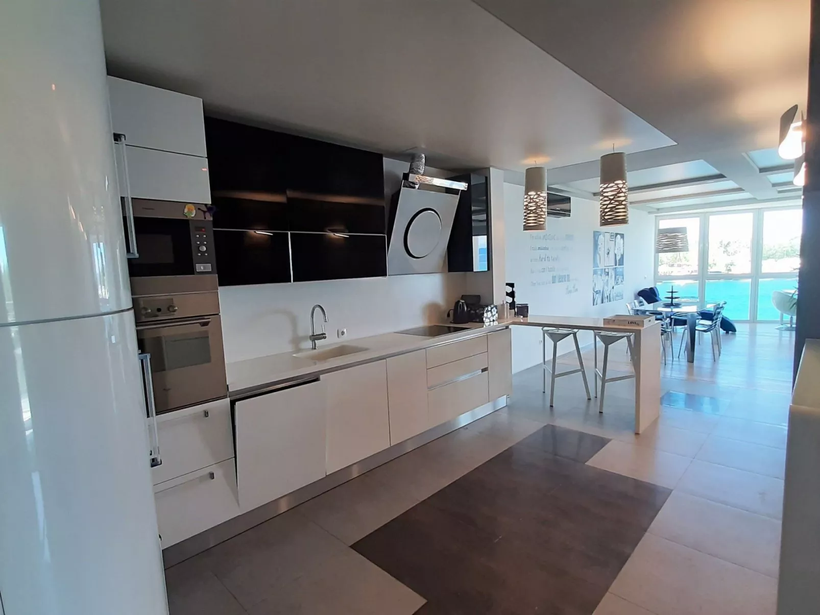 Stylisches Studio mit atemberaubendem Ausblick-Drinnen