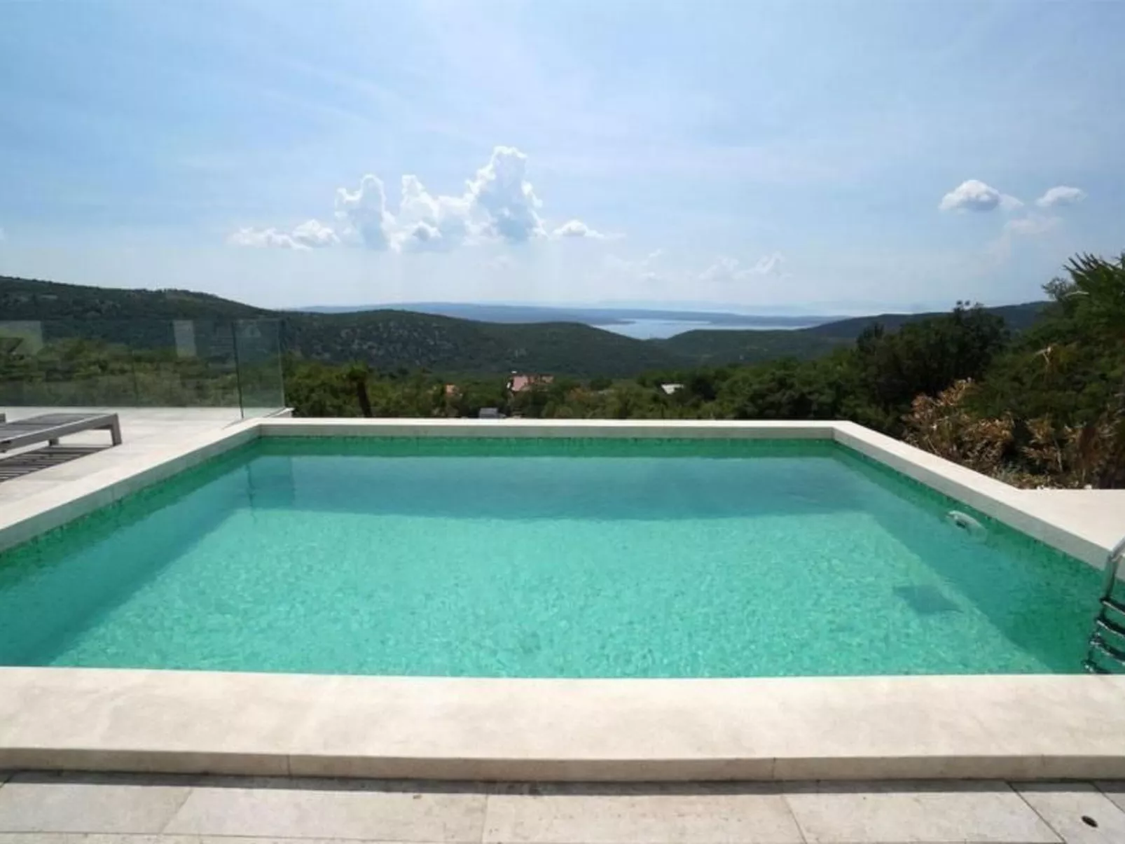 Designferienhaus mit Hot Tub-Outside