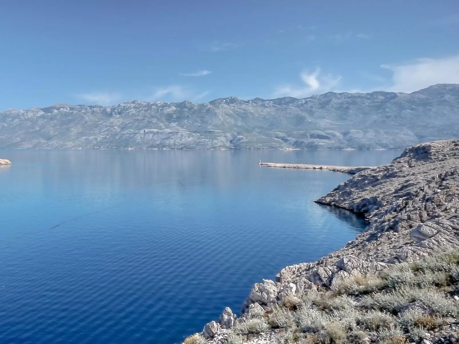 Komfortable Wohnung mit Balkon und Meerblick-Draußen