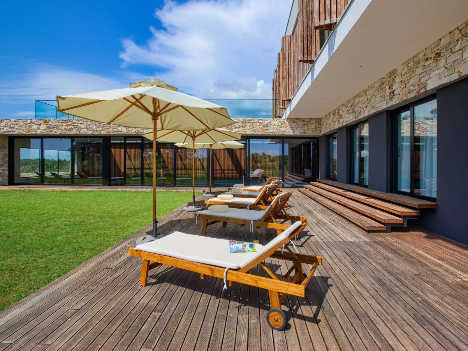 Für 6 Personen und 4 Kinder in Porec-Jurici, Istrien (Westküste von Istrien)-Outside