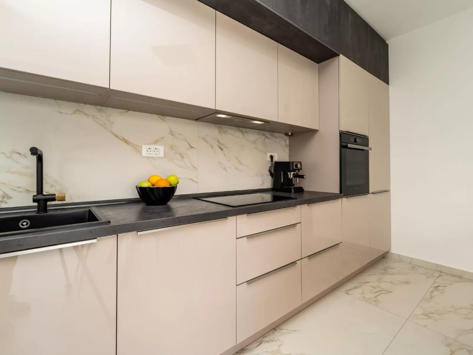 Villa mit beheiztem Pool - von TA Leut Agency-Drinnen