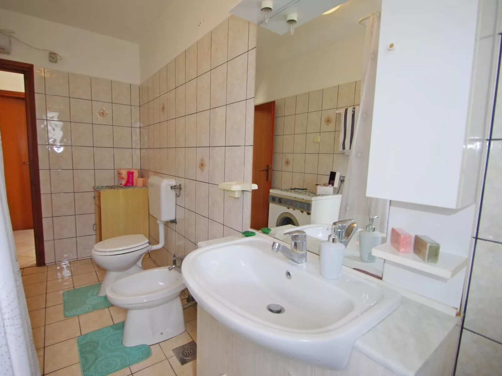 Geräumige Wohnung mit schöner Terrasse und Garten-Inside