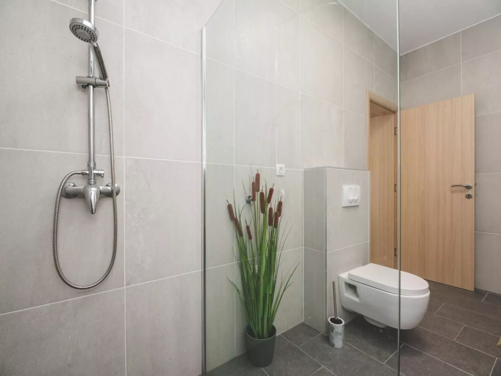 Für 7 Personen und 1 Kind