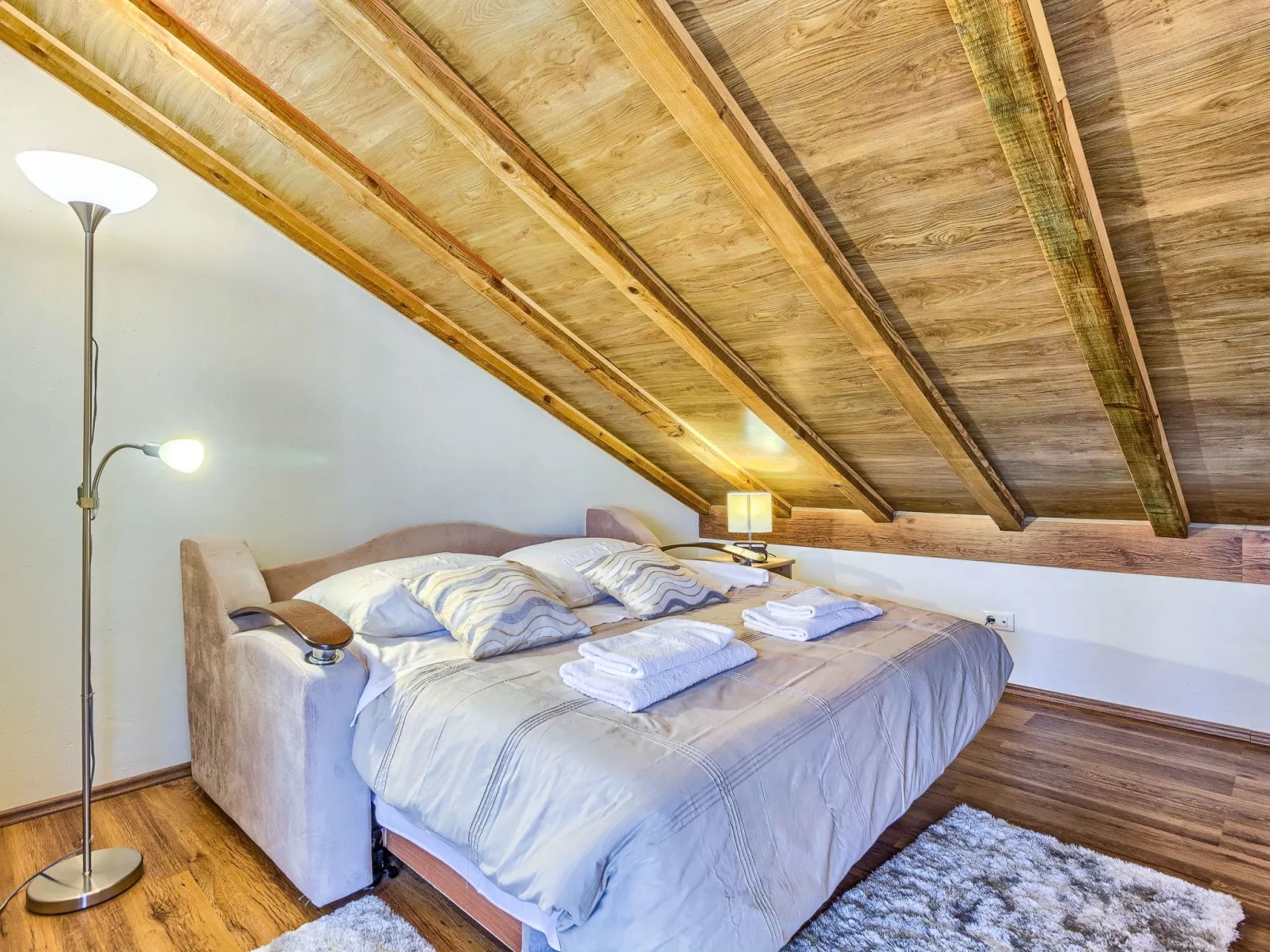 "Villa Rock" mit Blick auf das Wasser-Drinnen