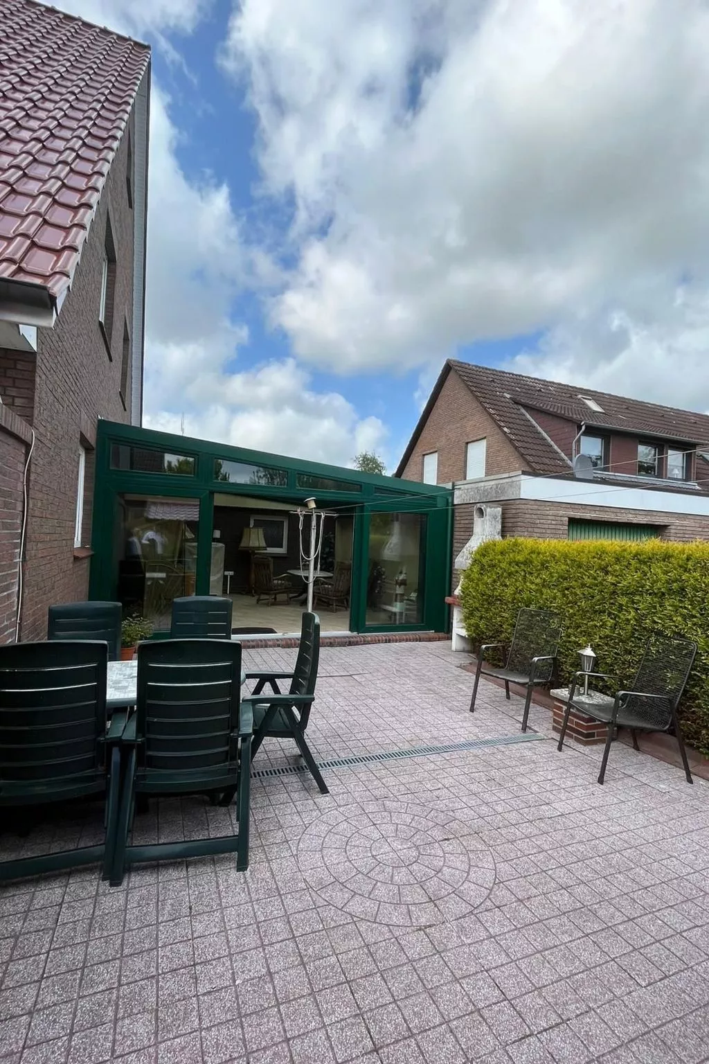 Geräumige Ferienwohnung mit Garten und Grill-Outside