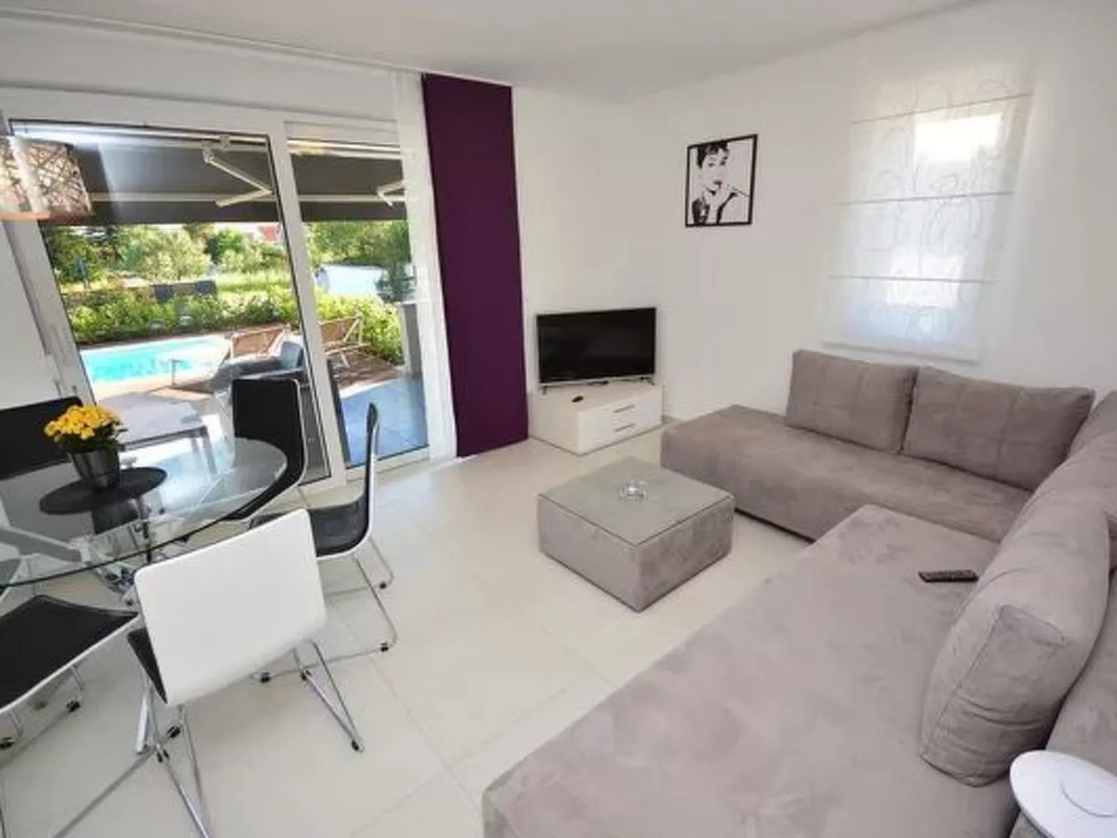 Wohnung 2 mit Schwimmbad und Garten